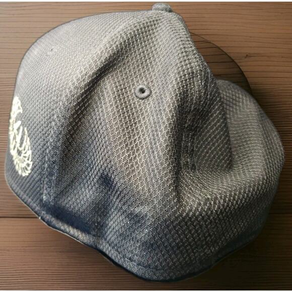 Golden Winged Scarab Flatbill 9Fifty New Era Cap - Picture 4 of 8